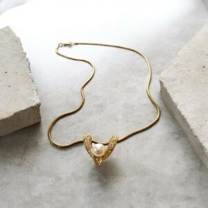 RMN 18” faux pearl necklace Necklace has tarnishing